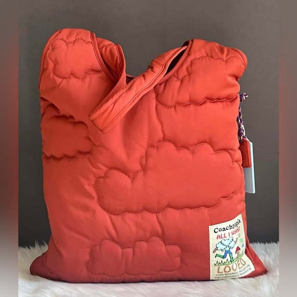 CO668 - Coachtopia Loop Quilted Cloud Tote - Picture 6 of 15